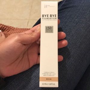 IT Cosmetics Bye Bye Foundation.
